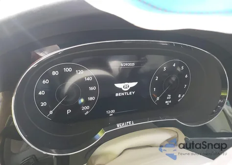 2021 Bentley Bentayga V8 z USA, uszkodzony, nr VIN SJAAM2ZV2MC033879